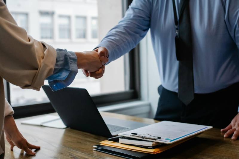 signature d'un bail commercial ou précaire dans le var